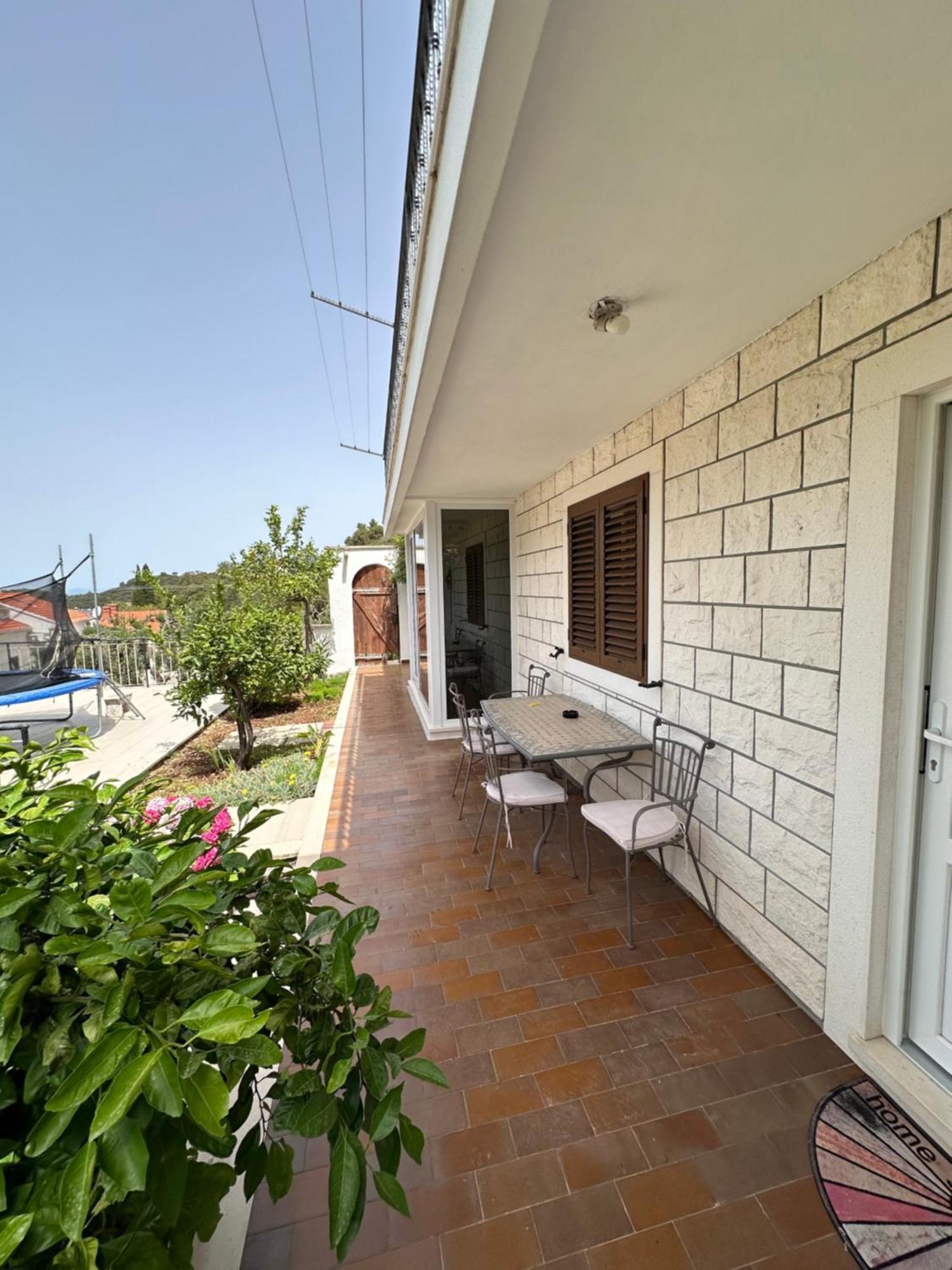 Castello Apartment *