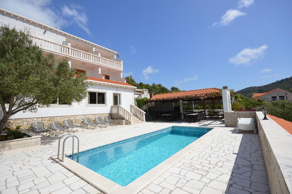 Castello Apartment *