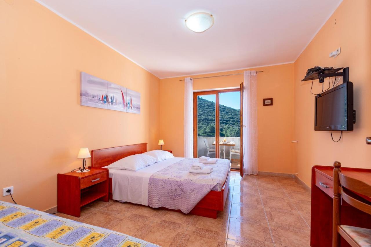 Castello Apartment *