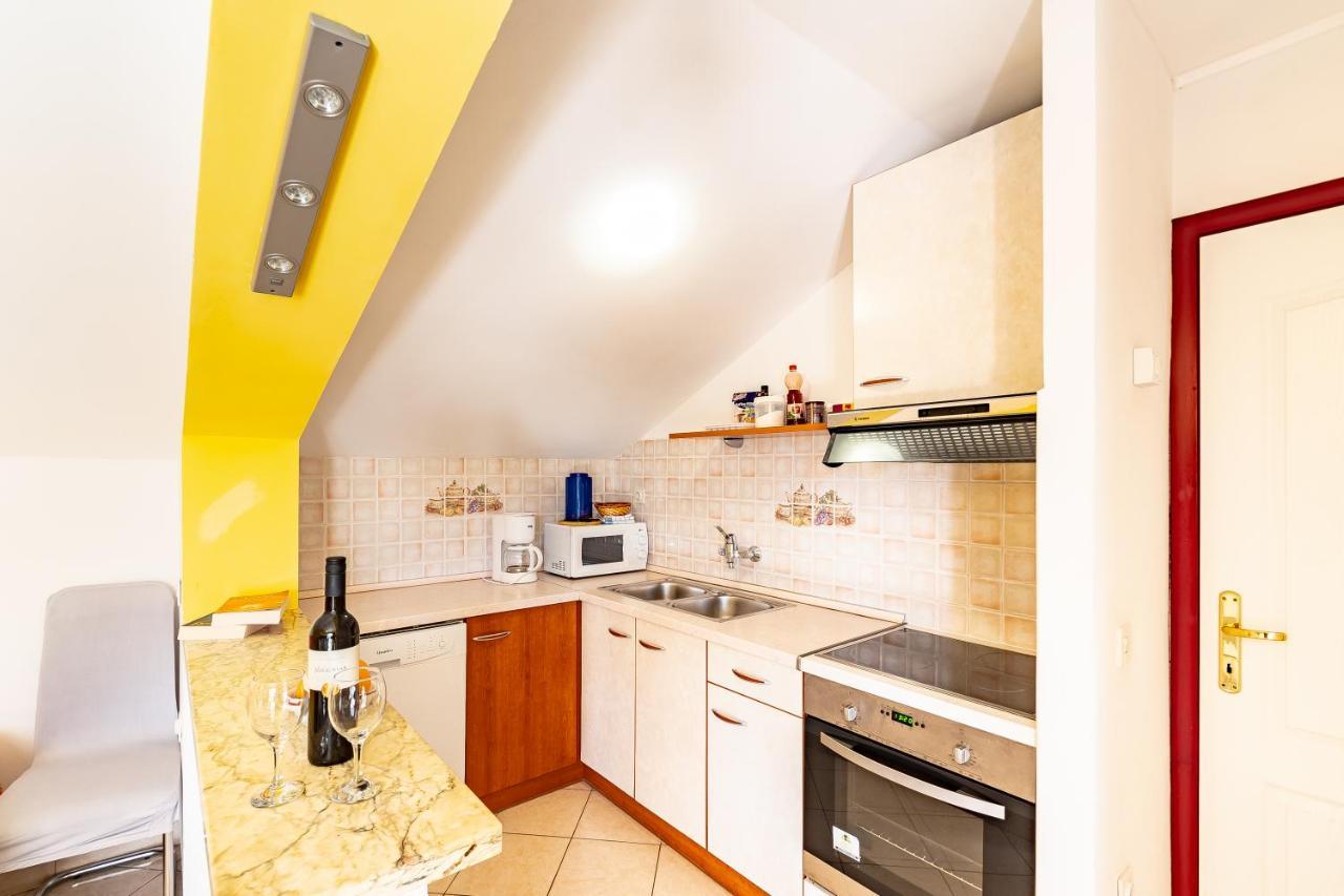 Castello Apartment Zrnovo