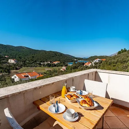 Villa Castello Zrnovo Exterior photo