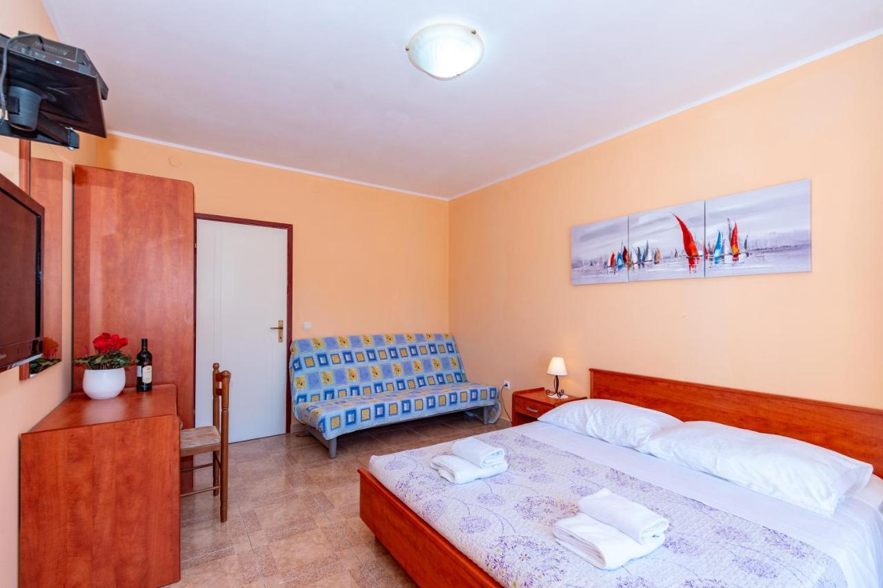 Castello Apartment *