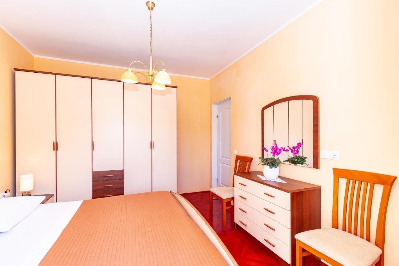 Castello Apartment Zrnovo